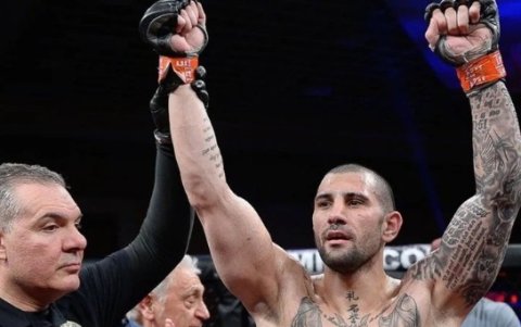 Gotti, de 30 años, realizó seis combates de MMA (5 victorias y 1 derrota) entre 2017 y 2020. El año pasado incursionó en el boxeo profesional, en el que registra dos triunfos en los 79 kilos.