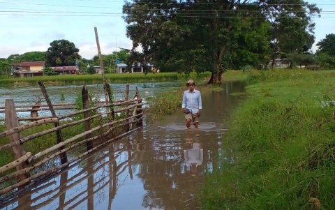 Recinto. Así sale Sixto Jiménez desde su casa en el recinto Los Quemados.