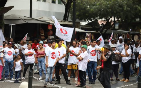 Los simpatizantes de la CUT se concentraron en la Plaza San Francisco, en Guayaquil.