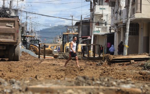 En la calle Argentina, en Guayaquil, siguen ‘abiertas’ ocho cuadras.