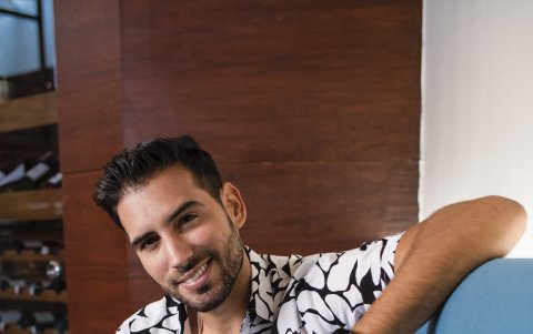 Ricardo, originalmente, iba a quedarse solo unos cuantos días en Ecuador, pues su destino era Estados Unidos, ya que contaba con una visa, pero se estableció en nuestro país hace más de una década.