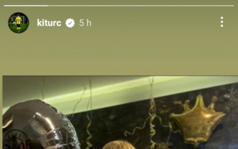 El Kitu, siempre tan amoroso con sus hijos.