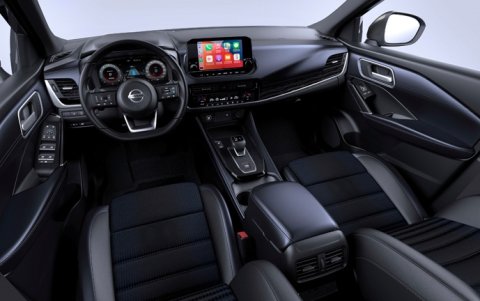 El interior ofrece un paquete de seguridad pasiva y tecnología Nissan Intelligent Mobility.