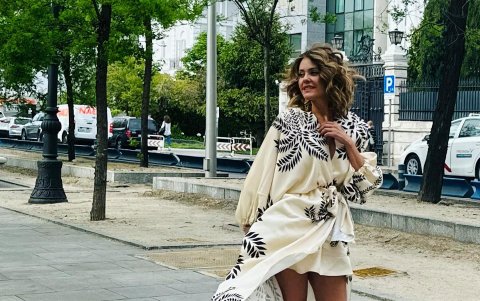 Alta, delgada y siempre sonriente.