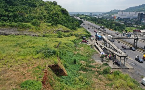 En la avenida Perimetral, cerca de Los Ceibos, se levantaría la terminal satélite vía a la costa, pero el proceso fue declarado desierto en febrero anterior