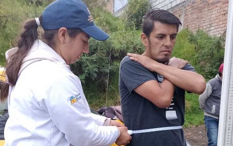 La recolección de datos incluye la toma de medidas antropométricas a los encuestados.