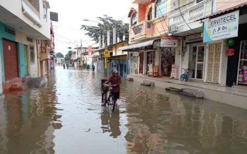 Así quedaron las calles del centro de Santa Lucía, tras la apertura de las compuertas de la presa Daule-Peripa en 2023.
