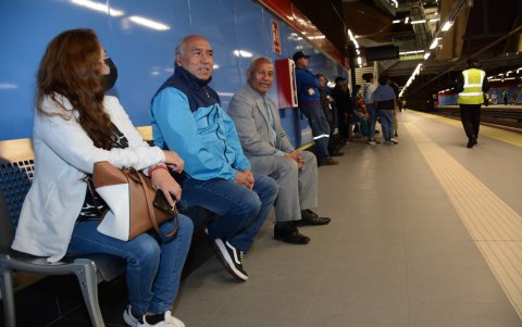 Filas. Las espera de los pasajeros fue menor, en relación al primer día