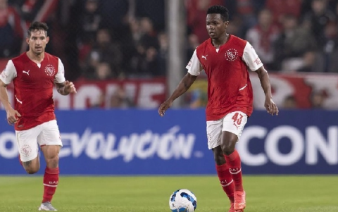 Juan Cazares (d) en la mira de un club de Brasil.