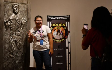 Al encuentro llegaron fanáticos de todas las edades para ver de cerca las figuras de sus personajes favoritos y posar ante varios escenarios colocados.