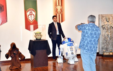 Las fotos y selfies no han parado en este primer día de estreno de la exposición.