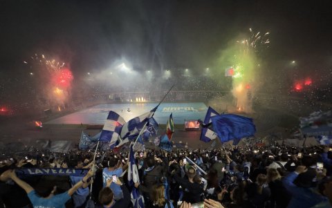 El Estadio Diego Armando Maradona estuvo repleto de hinchas napolitanos quienes estaban viendo el partido ante Udinese.