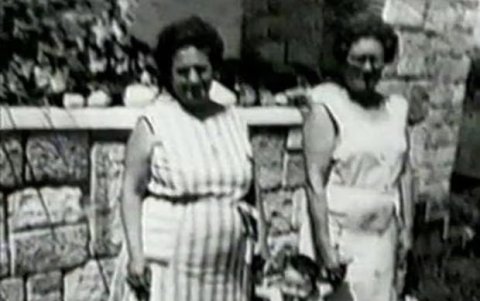 Fito junto a su abuela Belia y su tía abuela Pepa en Rosario, año 1965.