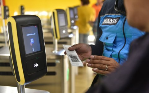 Código QR. Para acceder a él, primero se debe cancelar en taquilla el monto del viaje.