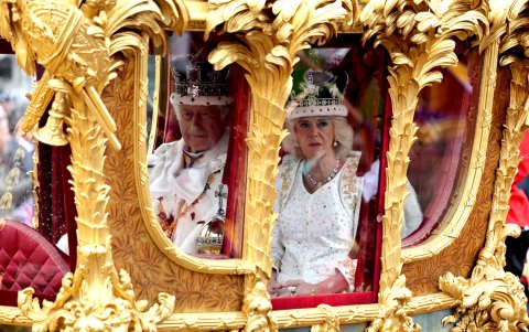 Los esposos fueron declarados reyes de Reino Unido