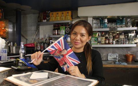 Mayra Delgado en su restaurante “Costa Azul” situado en el barrio de Elephant and Castle, Londres.