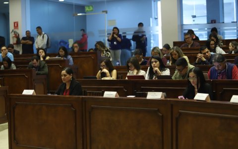 Mireya Pazmiño y Viviana Veloz estuvieron presentes en el arranque de la lectura del informe. No así, Pedro Zapata y Rodrigo Fajardo.