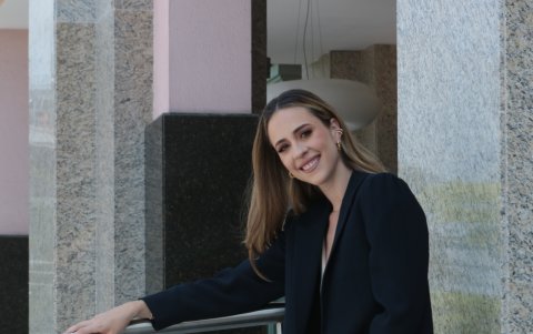 Es nieta del fundador del teatro Sánchez Aguilar, Carlos Sánchez Aguilar.