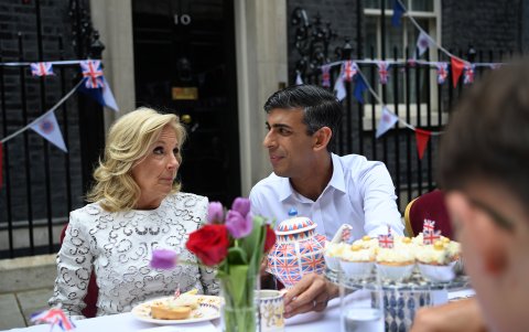 El Primer Ministro Británico Rishi Sunak invitó al Gran Almuerzo a Jill Biden, la Primera Dama de Estados Unidos.