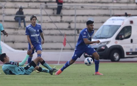 El volante, Carlos Villalba terminó siendo titular en el esquema de Hernán Torres