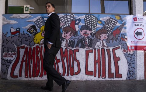 Ciudadanos acuden a votar en las elecciones del Consejo Constitucional 2023