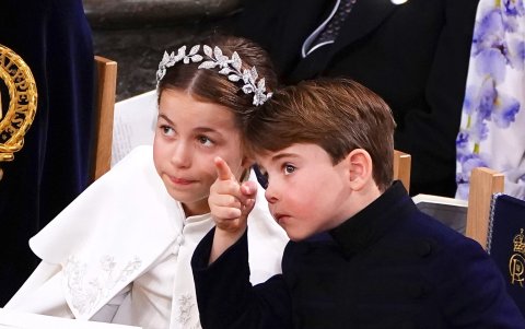 La Princesa Charlotte y el Príncipe Louis, hijos del príncipe William y la princesa Kate de Gales.