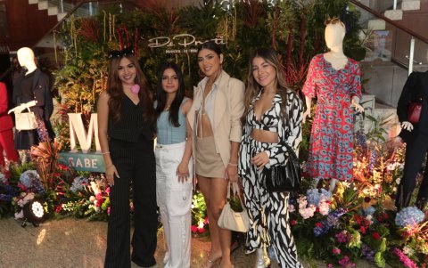 Diandra Barberán, Paola Argoti, Melanie Burgos y Apri León.