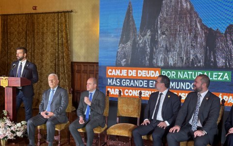 El 9 de mayo de 2023, el gobierno anunció el canje de deuda por la conservación de Galápagos.