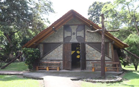 La capilla de La Garza Roja.
