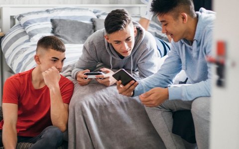 La generación faster busca maximizar su tiempo, obtener la información de manera más rápida y eficiente, y poder repartirse entre varias actividades.