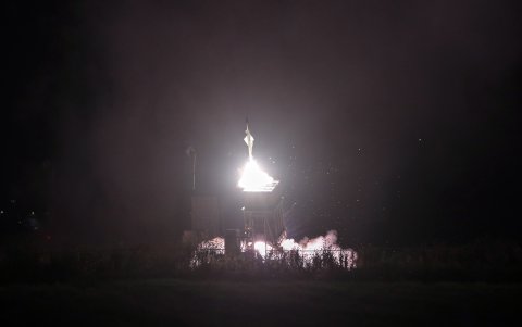 Se lanza un misil desde una batería de Cúpula de Hierro en Sderot, en el sur de Israel, cerca de la frontera con Gaza, el 10 de mayo de 2023.