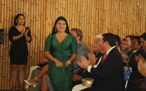 María Aquino es la primera alcaldesa del cantón Santa Elana.
