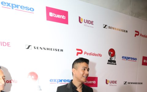 El artista chileno Américo fue el plato internacional de la noche.