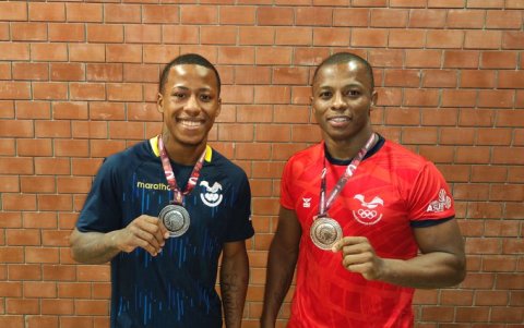 Jeremy Peralta (i) fue plata en los 60 kg y Andrés Montaño bronce en 67 kg.