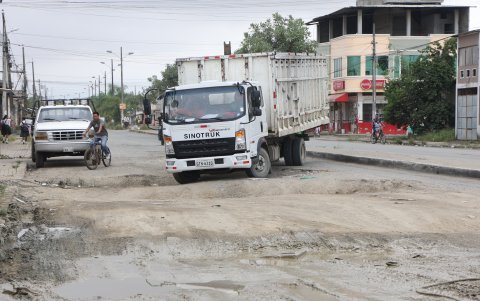 En la cooperativa Jesús del Gran Poder el estado de las calles es deplorable. Incluso los vehículos pesados se han virado al caer en los huecos.