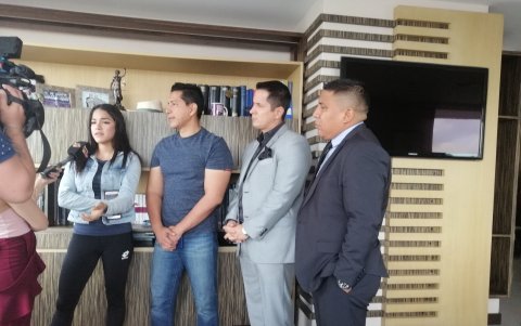 Sara Toscano y su padre ofrecen declaraciones a TC Televisión.