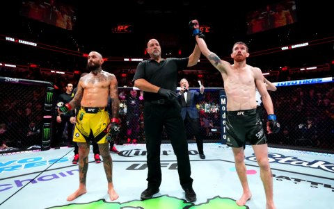 Chito Vera (i), en marzo de 2023, perdió ante Cory Sandhagen.