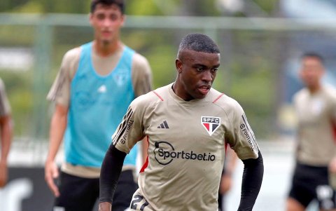 Jhegson Méndez está concentrado para el partido ante Corinthians.