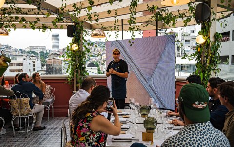 El chef Juan Carlos Samán presenta su menú.