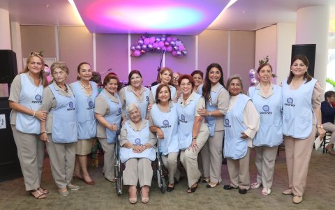 Se trató de un almuerzo en el que también hubo música y premios para las asistentes.