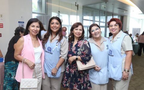Rosario Mejía, Tatiana Paredes, Galicia de Cueva, María Delia García y Jenny de Quirola.