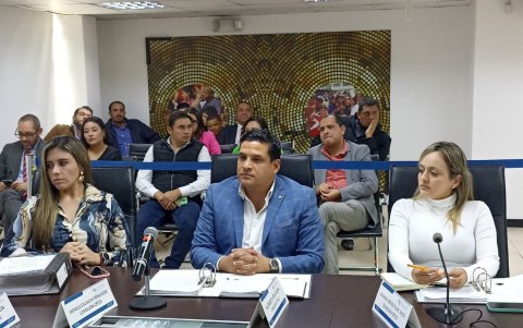 Mishelle Calvache (i), Alembert Vera y Johanna Verdesoto asistieron.