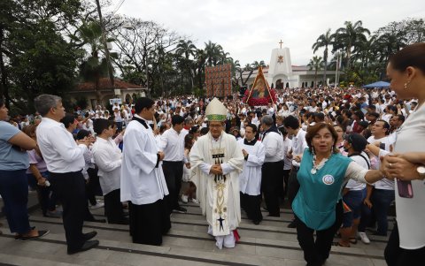 El arzobispo de Guayaquil, Luis Cabrera, encabezó la llegada de la imagen de la Virgen al santuario de Schoenstatt.