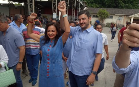 Junto a Marcela Aguiñaga, Aquiles Álvarez acaba con la hegemonía socialcristiana en la ciudad.