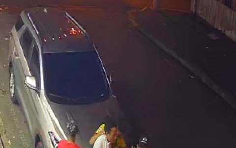 Las cámaras de seguridad captaron cuando Jiménez fue interceptado por sujetos.