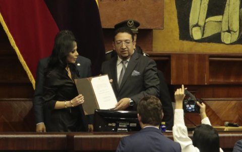 Antes de la muerte cruzada, Saquicela fue reelecto como presidente de la Asamblea Nacional.