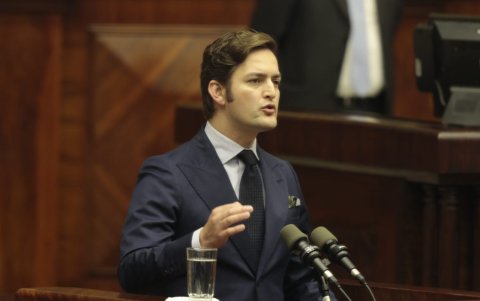 El nuevo segundo vicepresidente de la Asamblea, Esteban Torres, durante su discurso de aceptación del cargo.