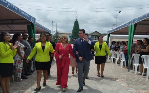 Las autoridades provinciales de Santa Elena y de la parroquia Manglaralto realizaron un breve recorrido.