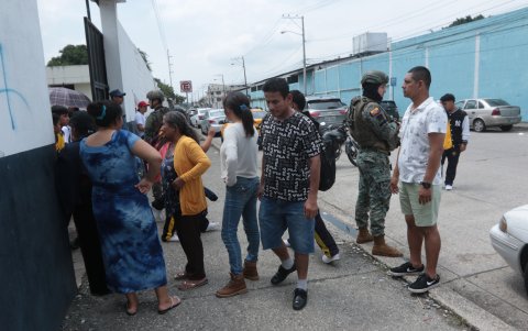 Algunas instituciones emblemáticas cuentan con resguardo policial en sus exteriores.