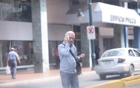 Durante todo este invierno, imágenes como esta ha sido común ver en las calles de Guayaquil.